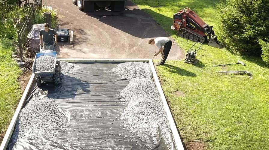 Geotextilie unter Splitfundament eines Gartenunterstandes