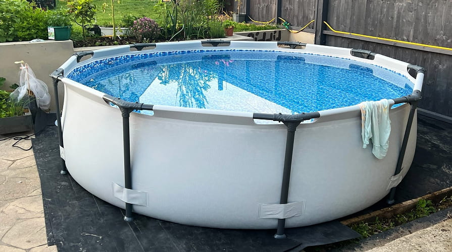 Geotextilie als Schutzschicht unter Pool